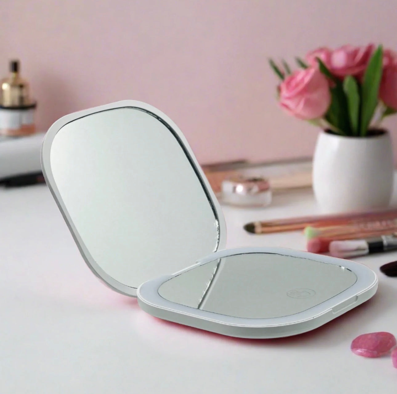 XonBeauty's Compact Makeup Mirror